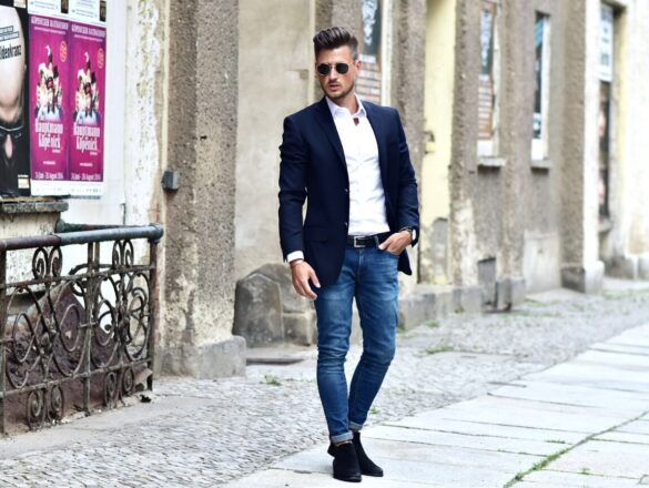 парень в пиджаке с джинсами фото