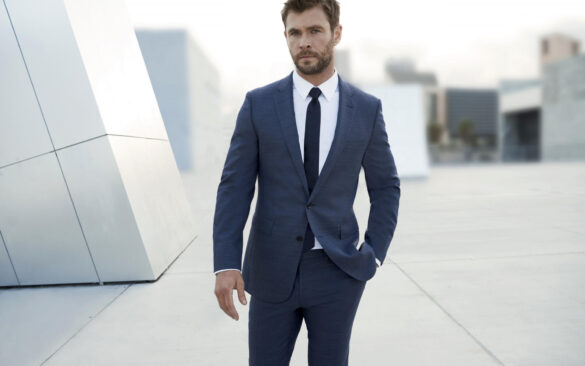 парень в деловом костюме фото