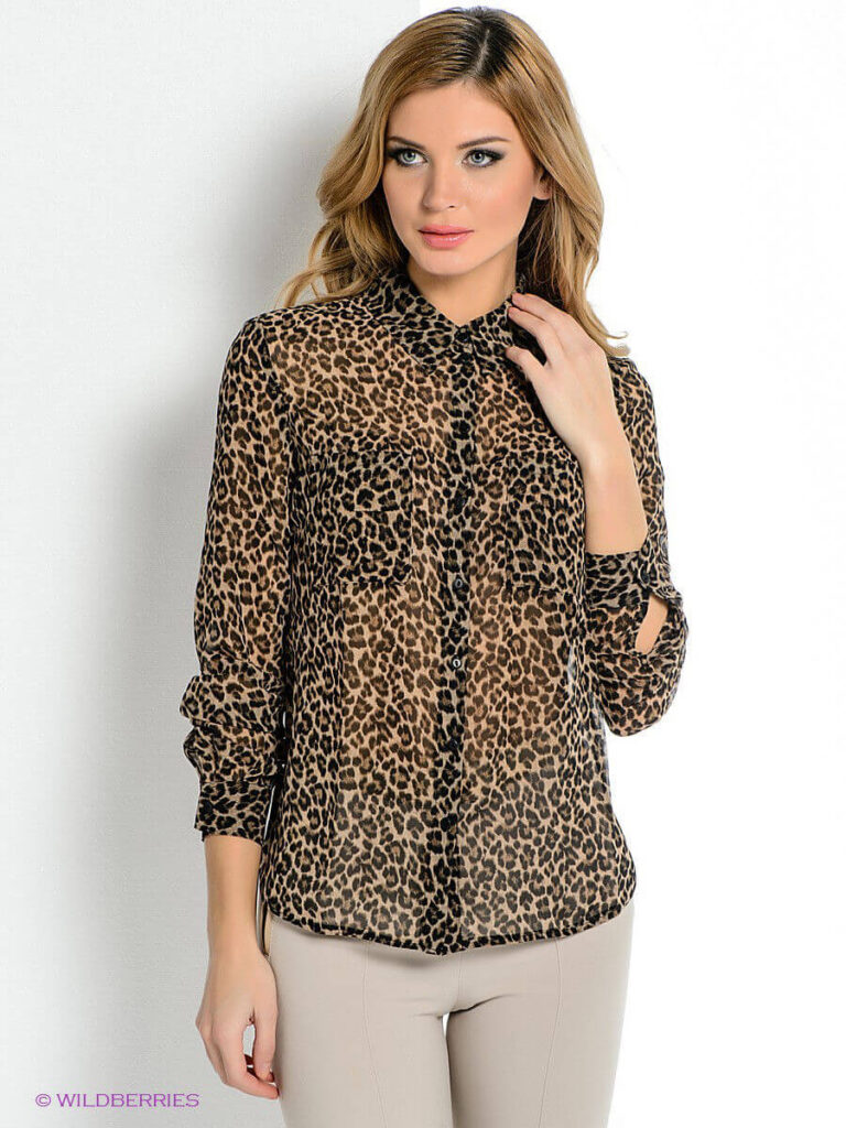 девушка в леопардовой блузке фото