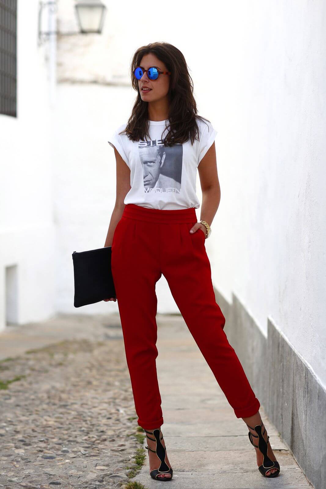 Стильный образ с красными брюками