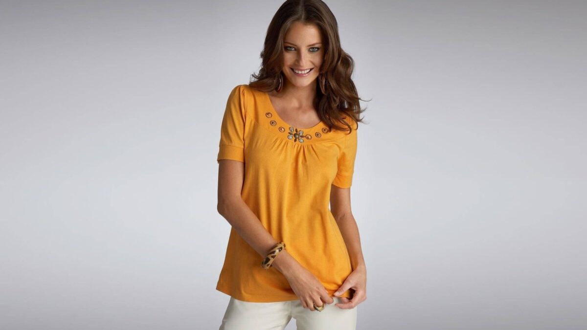 Оранжевая Блузка: Яркий и стильный предмет одежды