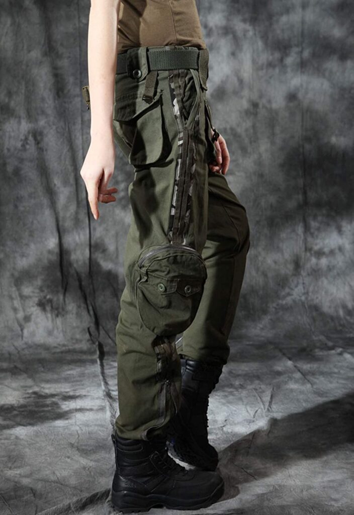 девушка в брюках в стиле милитари фото