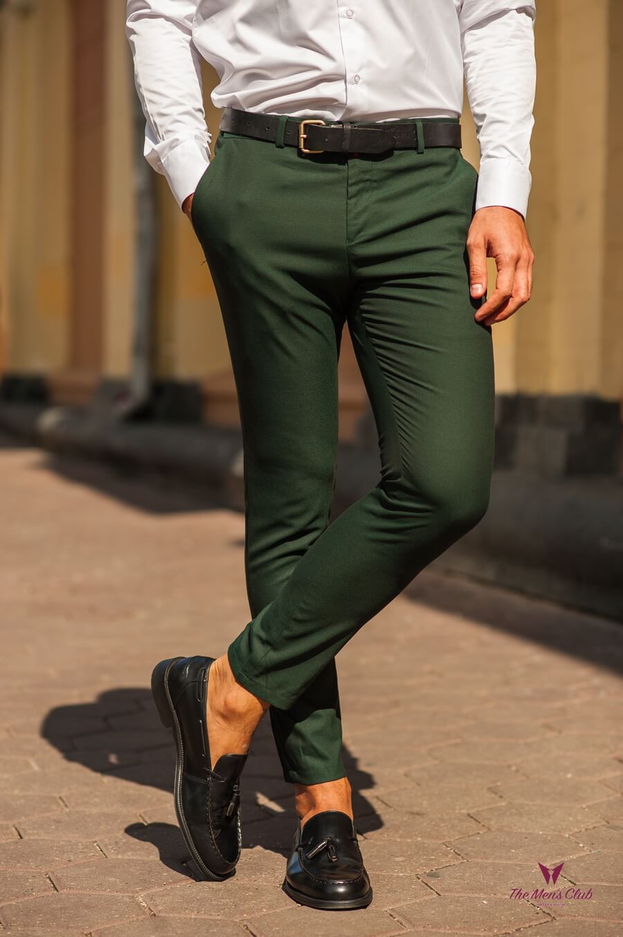 Популярные модели зеленых джинсов, с чем их носить