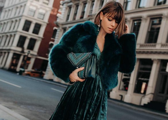 Девушка в искусственной шубе фото