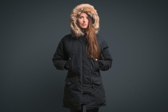 Девушка в куртке Аляска фото