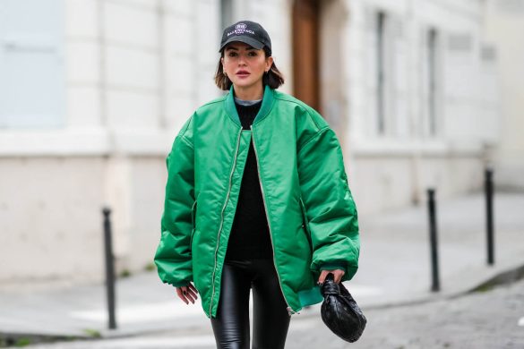 Девушка в куртке оверсайз фото