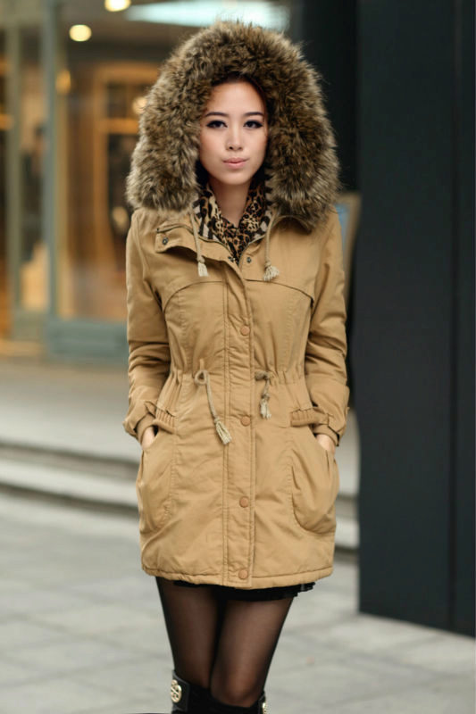 Девушка в зимней куртке фото