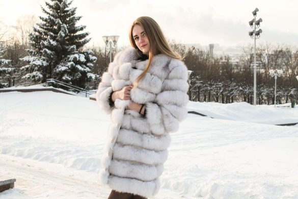Девушка в шубе из песца фото
