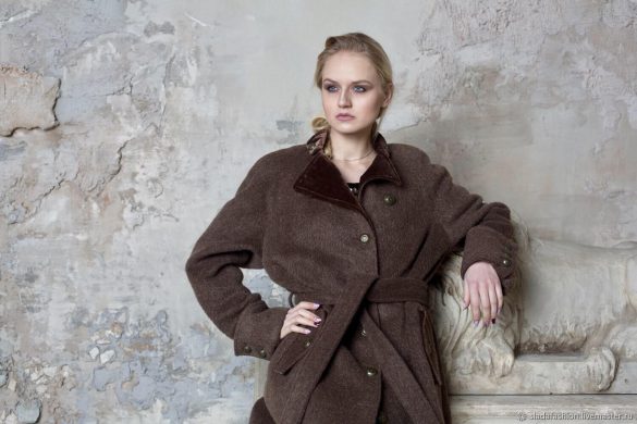 Девушка в шубе из астрагана фото