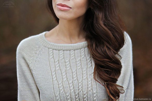 Девушка в джемпере фото