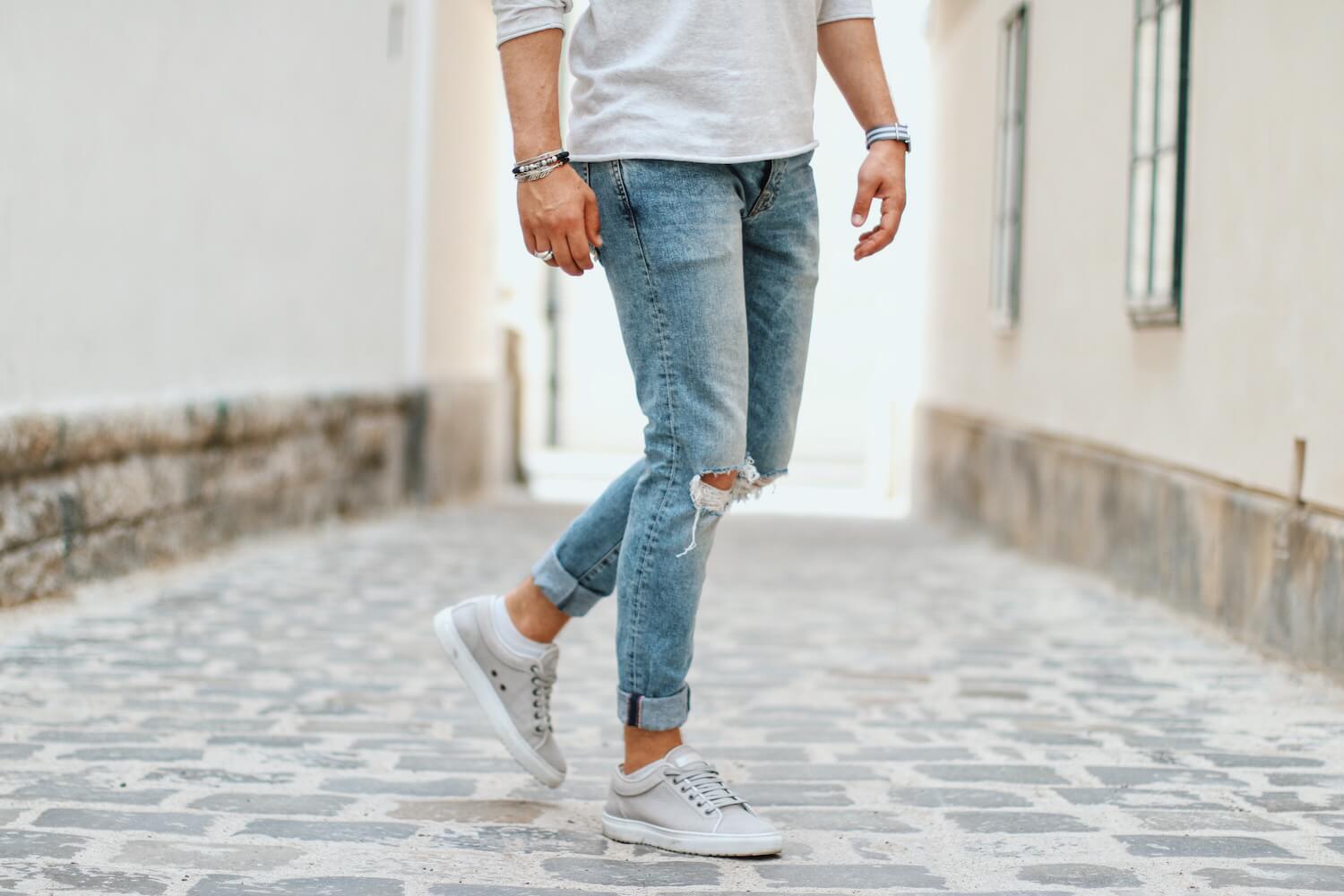 Модные мужские джинсы: 6 самых стильных моделей