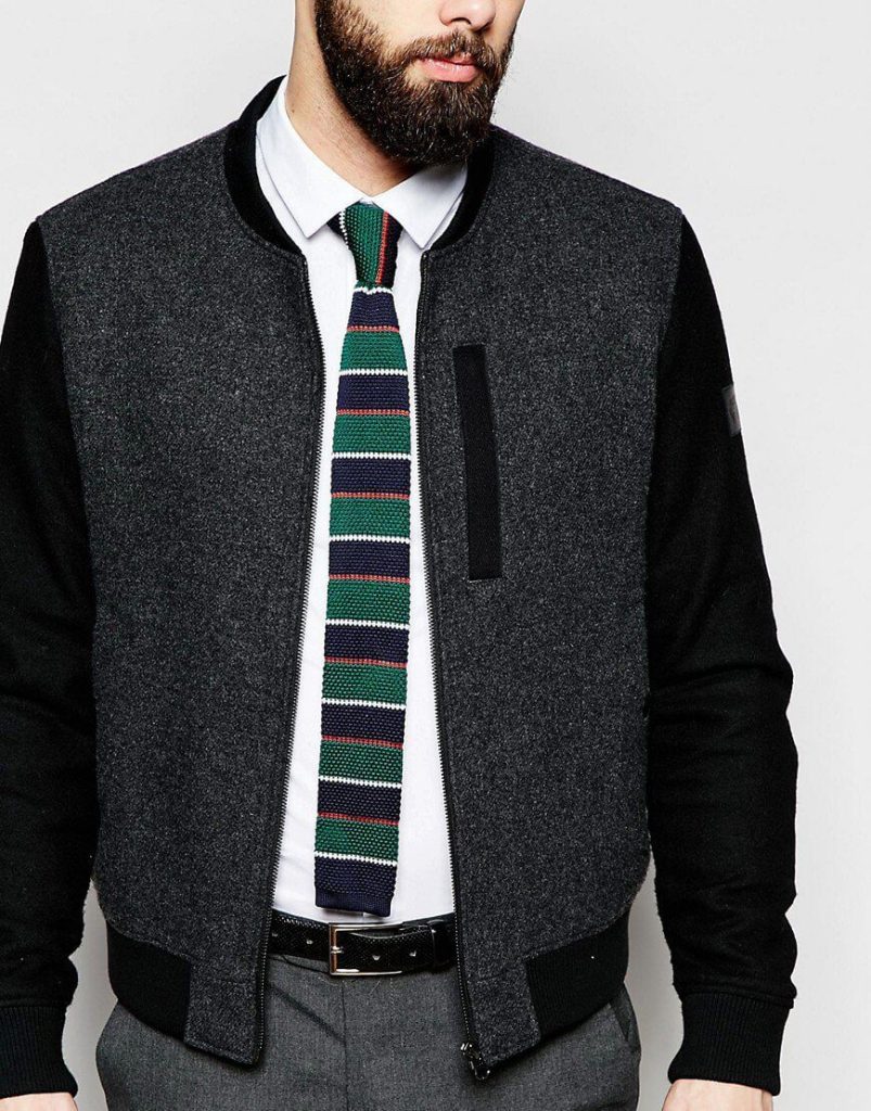 Парень в галстуке фото