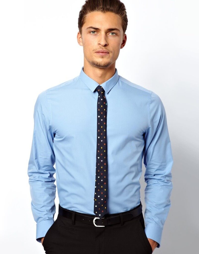 Парень в галстуке фото